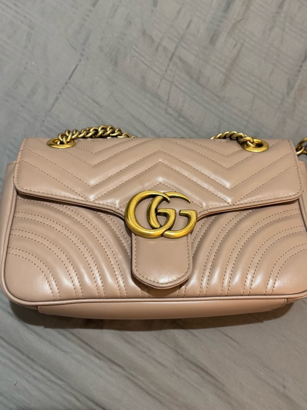 GG Marmont medium shoulder bag